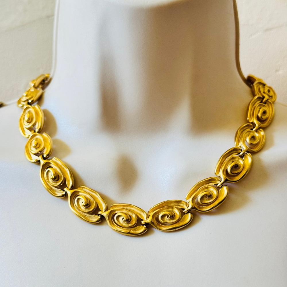 VTG American Fashion Jewels AFJ Collar Necklace Satin Matte Gold Swirl Link 80s